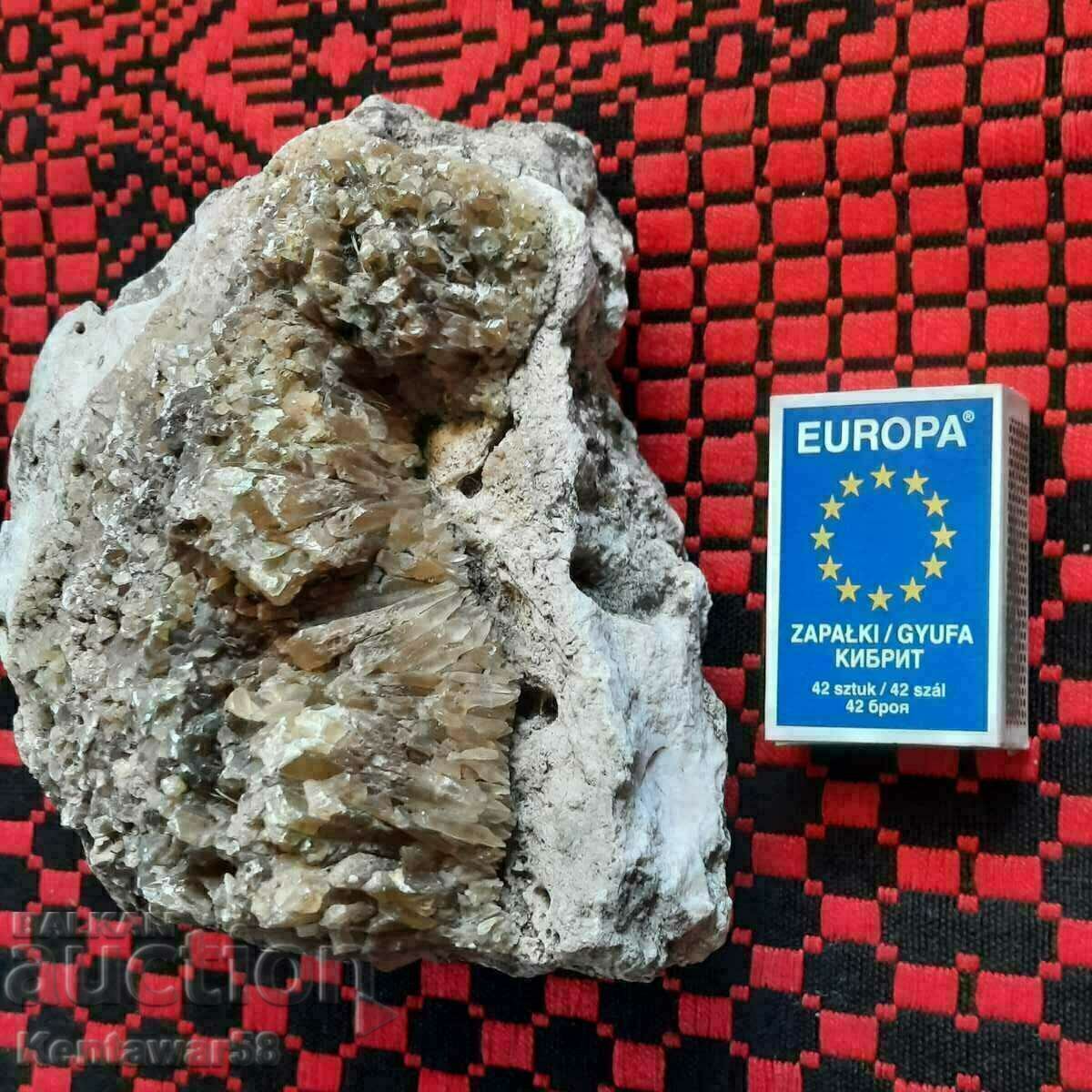 Mineral - quartz. with price 2.00 BGN | € 1.02 Mineral - quartz. with price 2.00 BGN | € 1.02