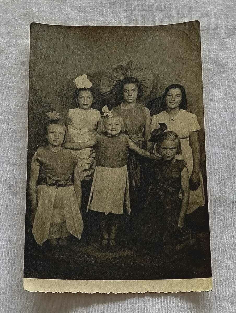 CHILDREN CARNIVAL HOLIDAY 193.. PHOTO
