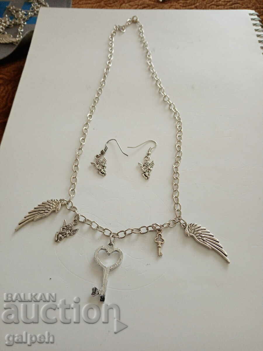 Delivery of NECKLACE Delivery of NECKLACE