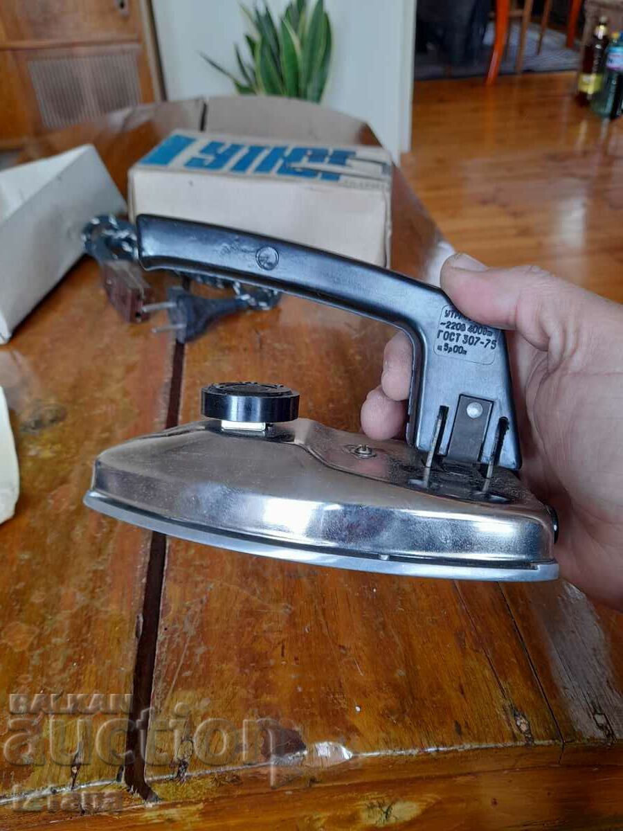 Delivery of Old electric iron Delivery of Old electric iron