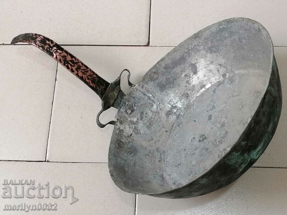 An old copper pan, a baker, a tray, a copper pot - 5