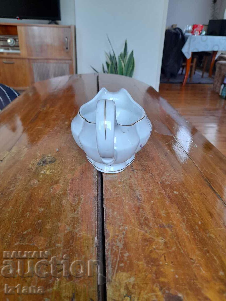 Παράδοση Παλιό πορσελάνινο πιατάκι