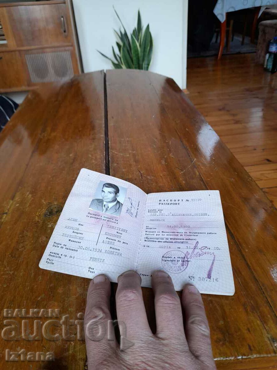 Auction  Old Service Passport