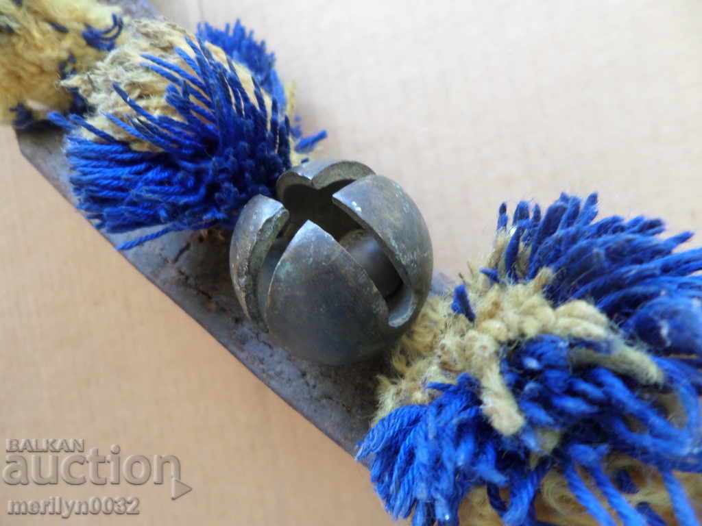 Δερμάτινο λουράκι με καμπάνες καρυδιές και φούντες chan καμπάνα φούντα με τιμή 128.00 BGN | € 65.45