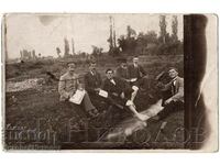 1918 ΠΑΛΑΙΑ ΦΩΤΟΓΡΑΦΙΑ ΔΙΑΝΟΟΥΜΕΝΟΙ ΤΕΛΟΣ ΤΗΣ ΡΟΗΣ G244