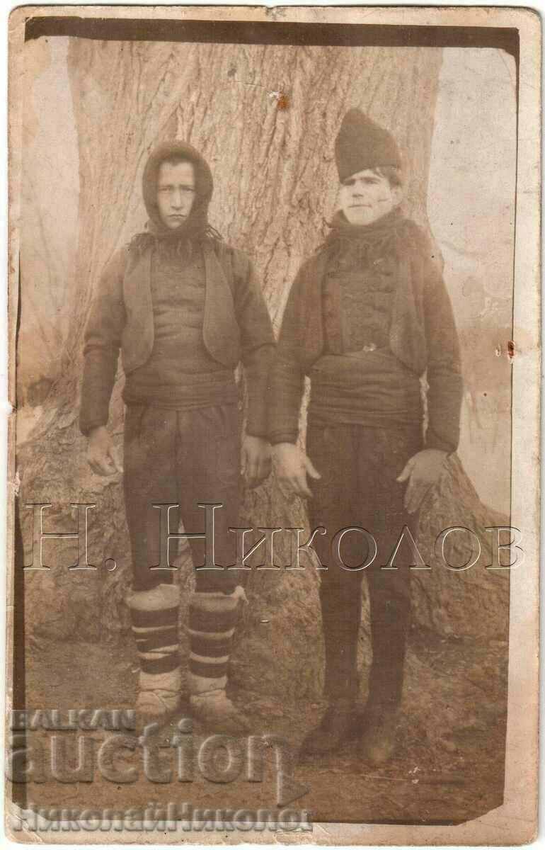 OLD PHOTOGRAPH OF TWO STRENGTHED COUNTRY BACHELORS G249