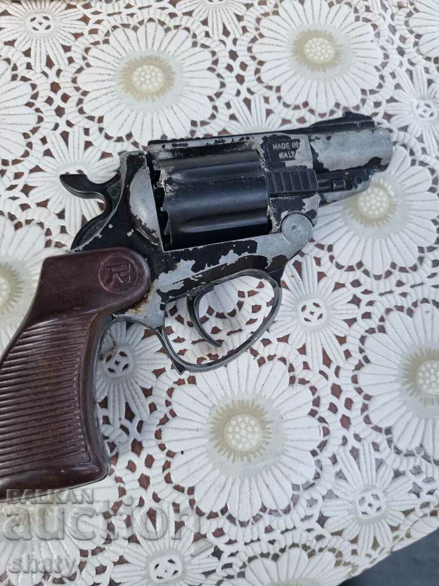 Pistol with cartridges