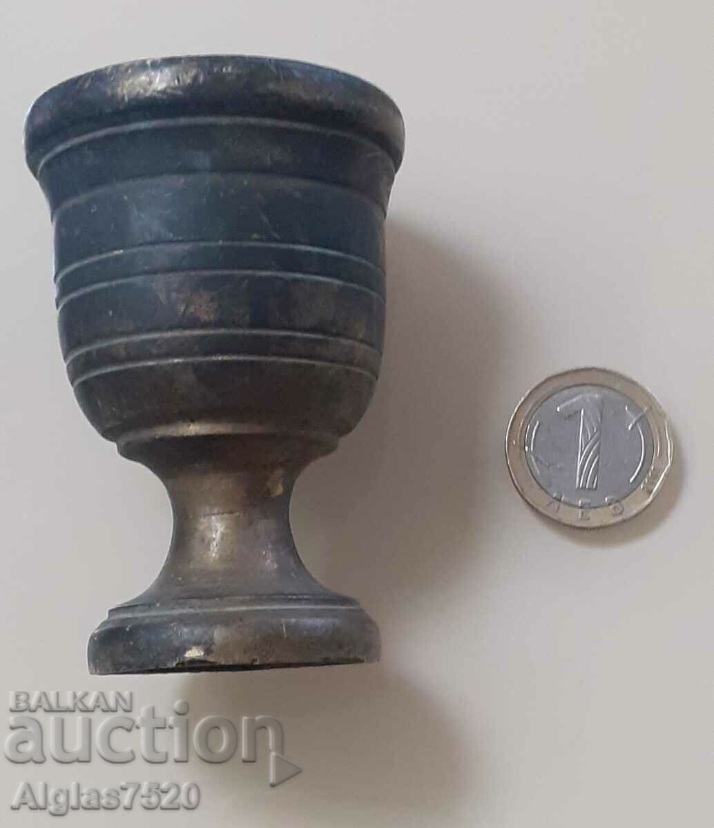 Auction A very old bronze cup Auction A very old bronze cup