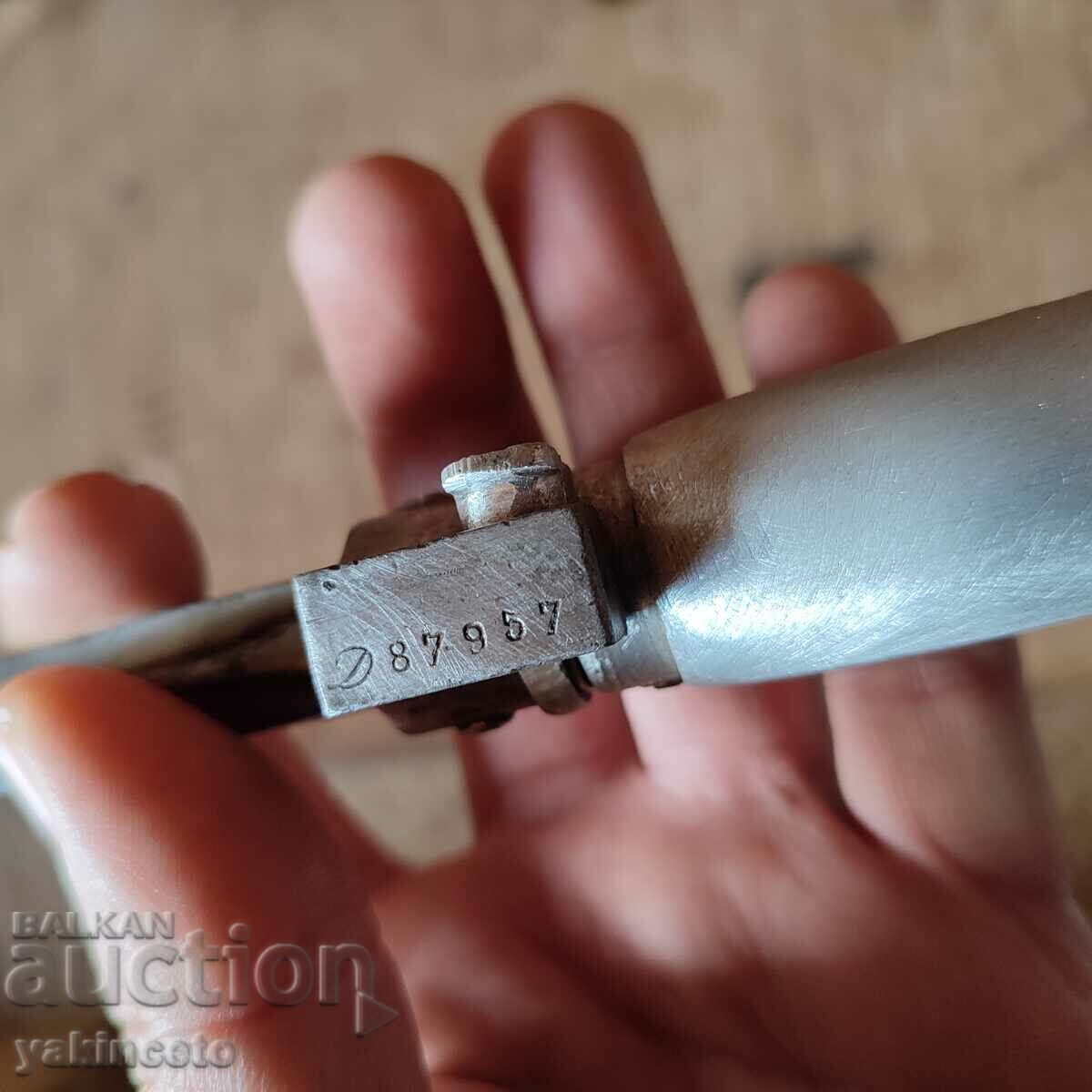 Delivery of Lebel bayonet, saber, kris, dagger, knife,