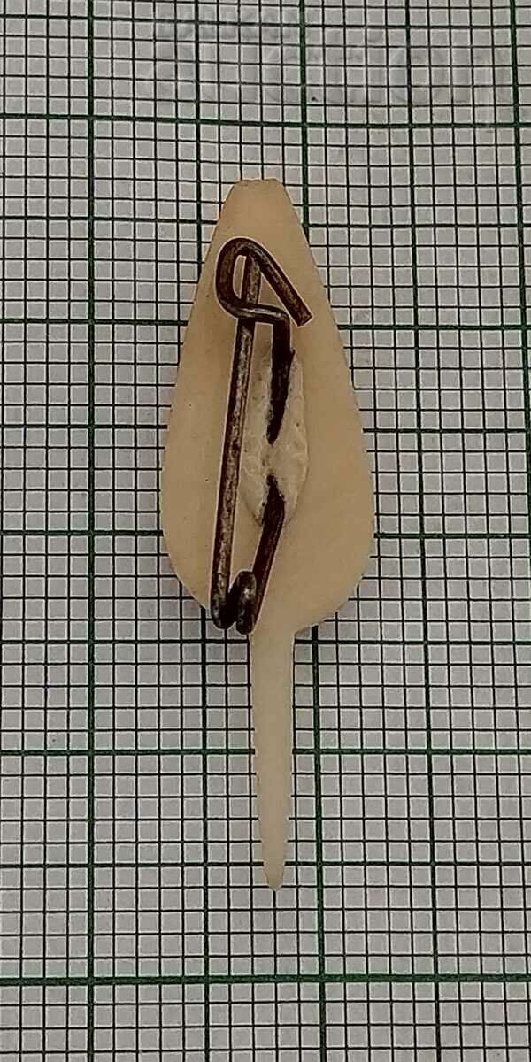 Auction WHITE MOUSE BADGE Auction WHITE MOUSE BADGE