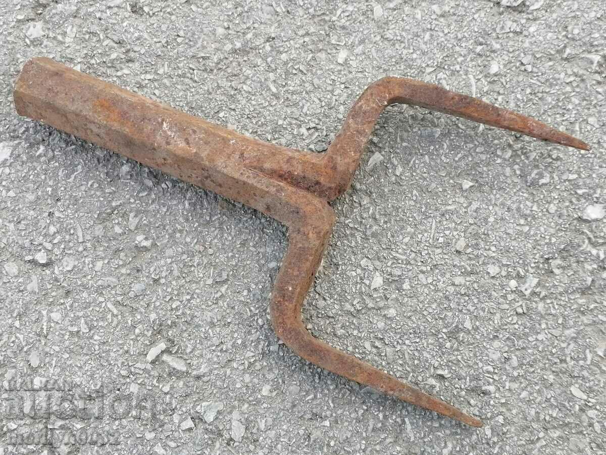 Metal Anvil Clapp fier de păr cu preț 39.00 BGN | € 19.94 Metal Anvil Clapp fier de păr cu preț 39.00 BGN | € 19.94