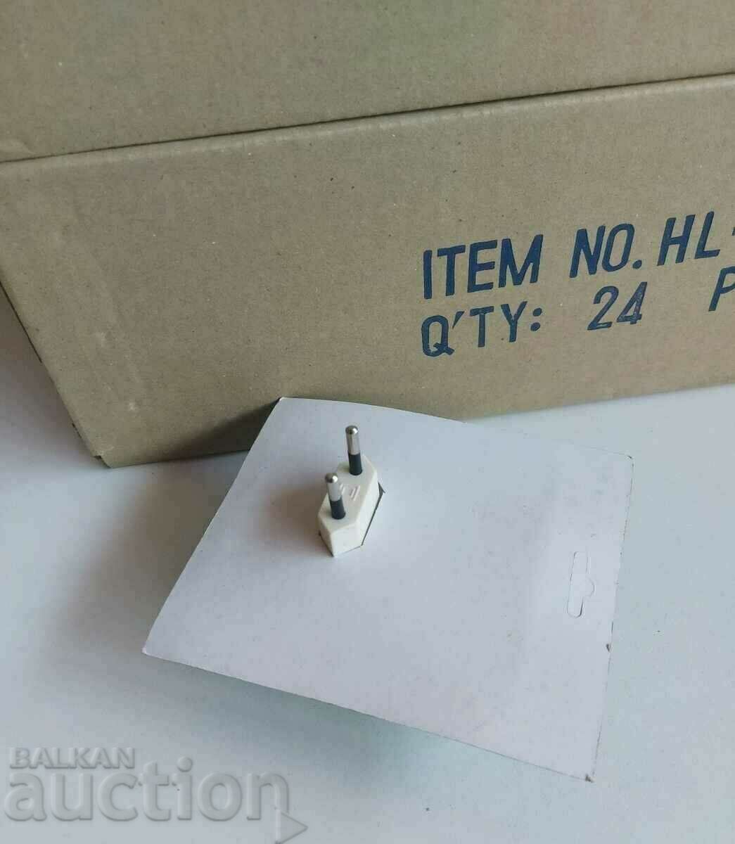 Auction LOT 78 NUMBERS OF UNUSED CONTACT LIGHT BULBS LAMP LANTERN Auction LOT 78 NUMBERS OF UNUSED CONTACT LIGHT BULBS LAMP LANTERN