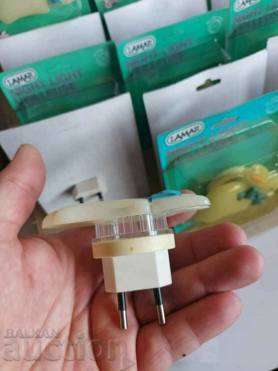 Delivery of LOT 78 NUMBERS OF UNUSED CONTACT LIGHT BULBS LAMP LANTERN Delivery of LOT 78 NUMBERS OF UNUSED CONTACT LIGHT BULBS LAMP LANTERN