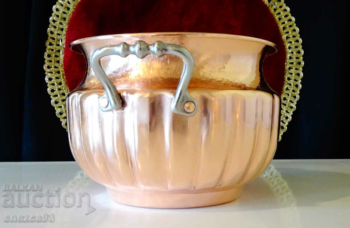 Auction  Copper pot, pure red copper, relief