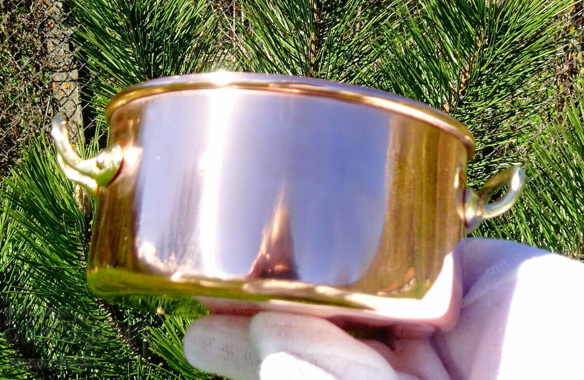 Auction  Copper pot, Portugal, marked.