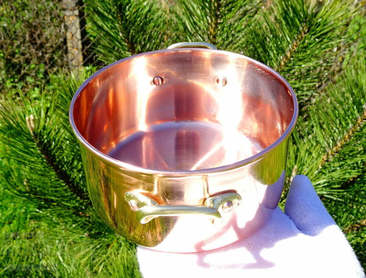 Delivery of Copper pot, Portugal, marked.