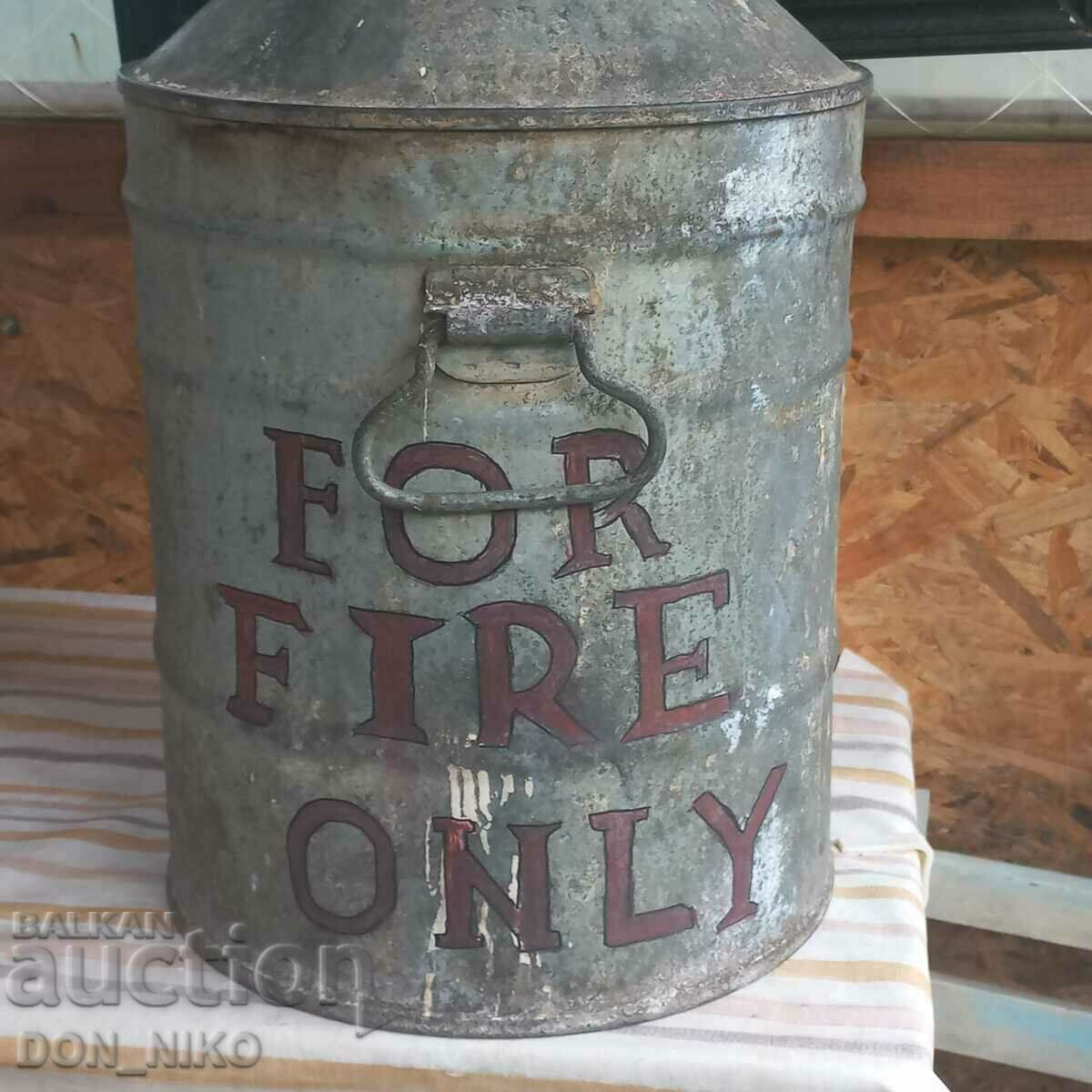 Recipient ignifug, zincat, butoi-25 litri cu preț 100.00 BGN | € 51.13