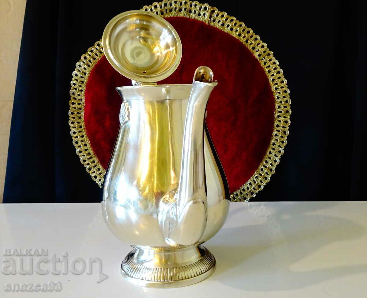 English kettle, teapot, solid bronze 930 gr with price 86.00 BGN | € 43.97 English kettle, teapot, solid bronze 930 gr with price 86.00 BGN | € 43.97