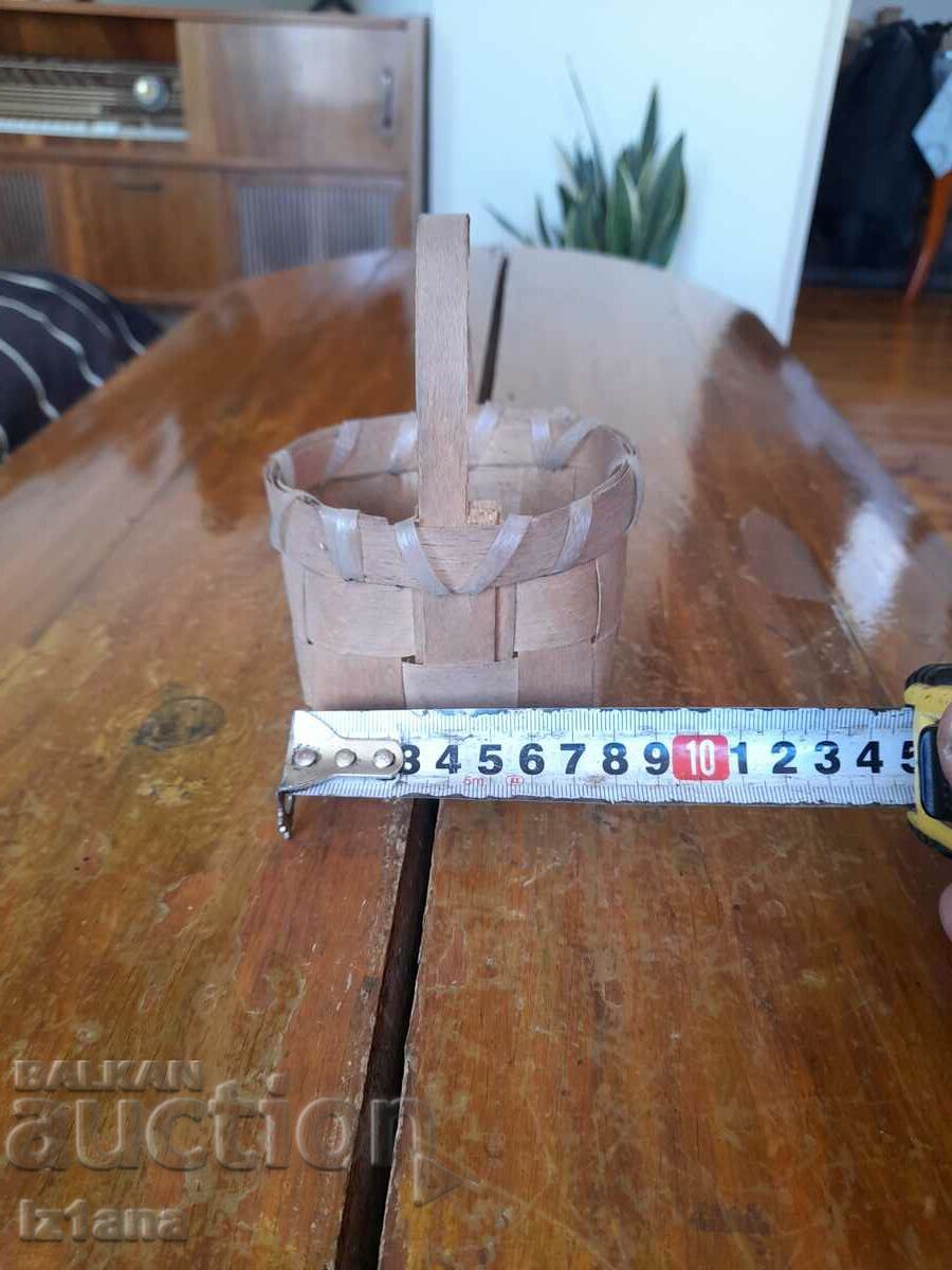 Auction Old basket, small basket Auction Old basket, small basket