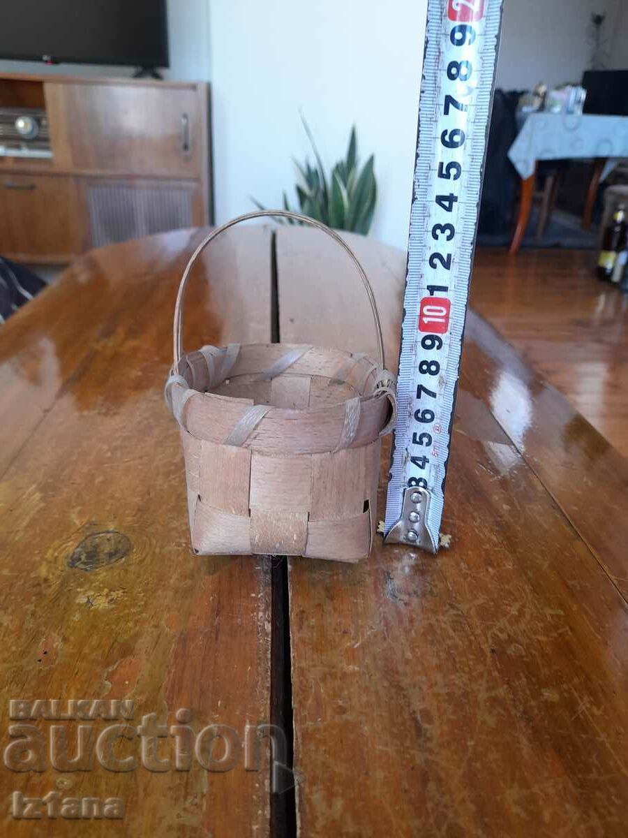 Delivery of Old basket, small basket Delivery of Old basket, small basket