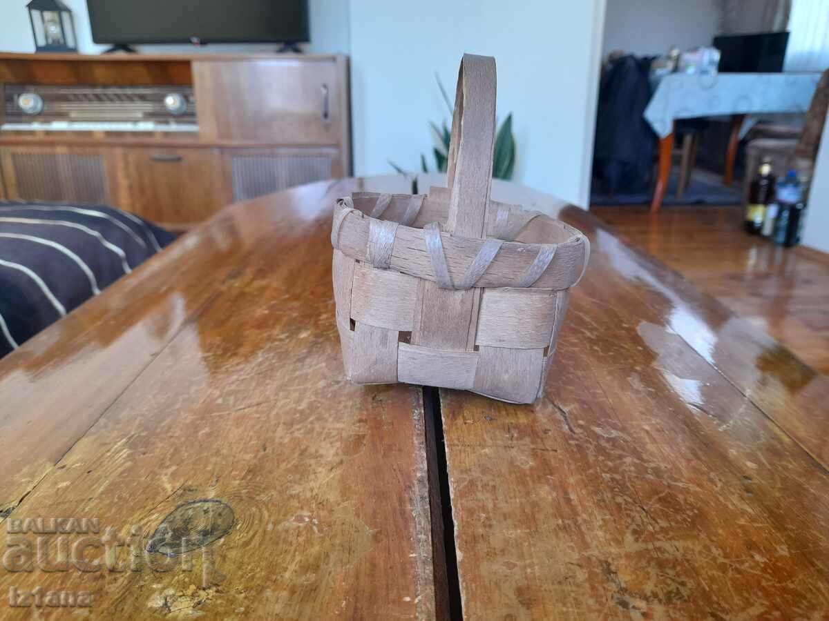 Old basket, small basket Old basket, small basket