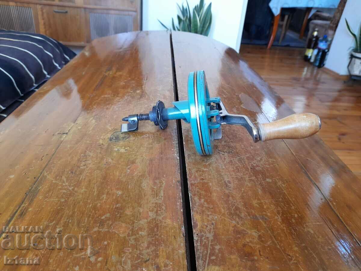 Sewing machine spindle Sewing machine spindle