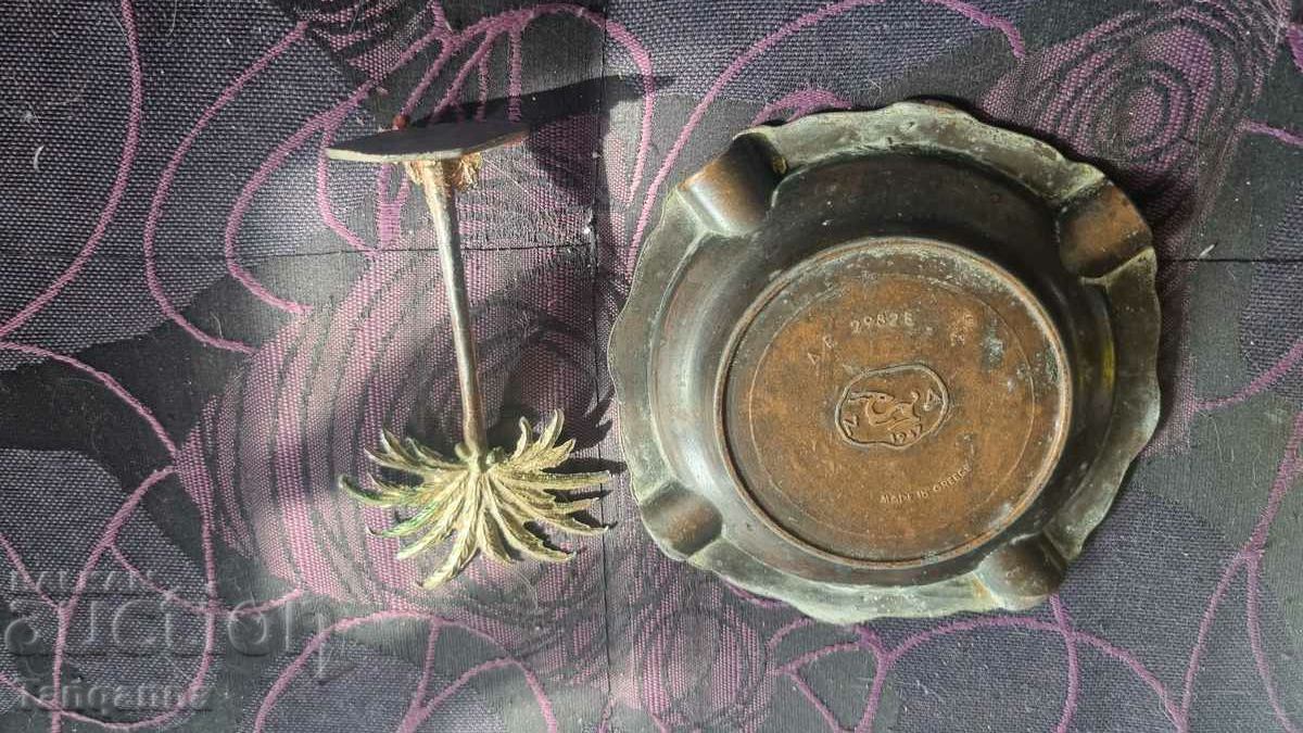 Scrumieră și palmier cu preț 17.00 BGN | € 8.69 Scrumieră și palmier cu preț 17.00 BGN | € 8.69