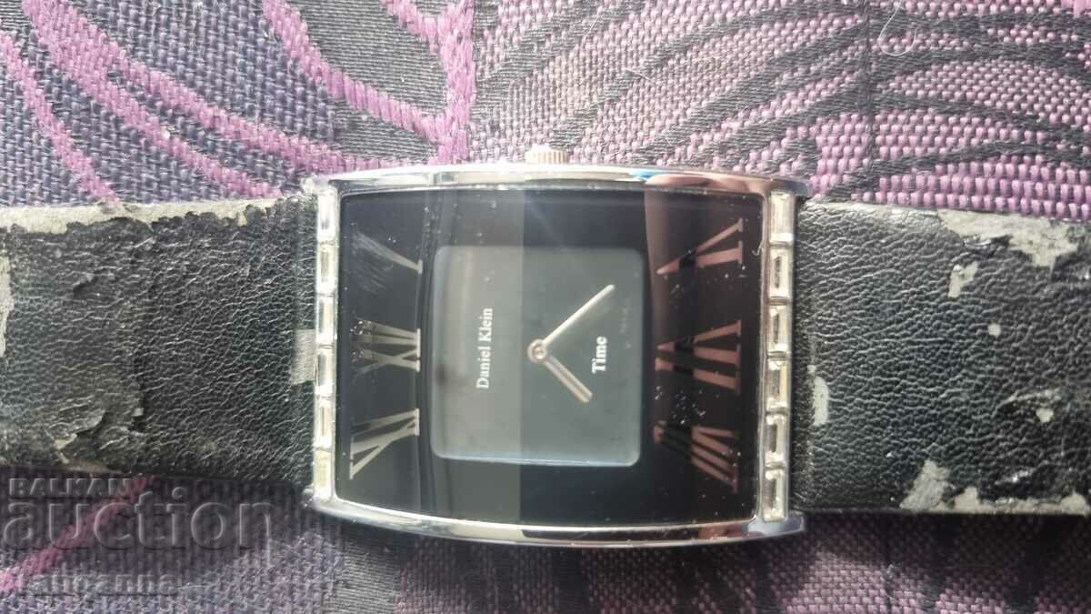 Дамски часовник с цена 7.00 лв. | € 3.58 Дамски часовник с цена 7.00 лв. | € 3.58