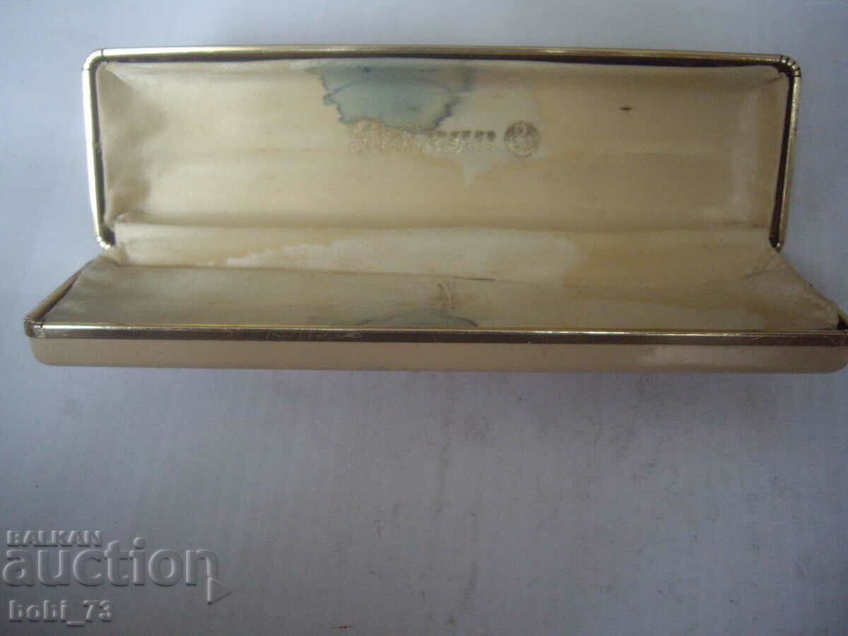 Pen box "Pelican" with price 15.00 BGN | € 7.67 Pen box "Pelican" with price 15.00 BGN | € 7.67