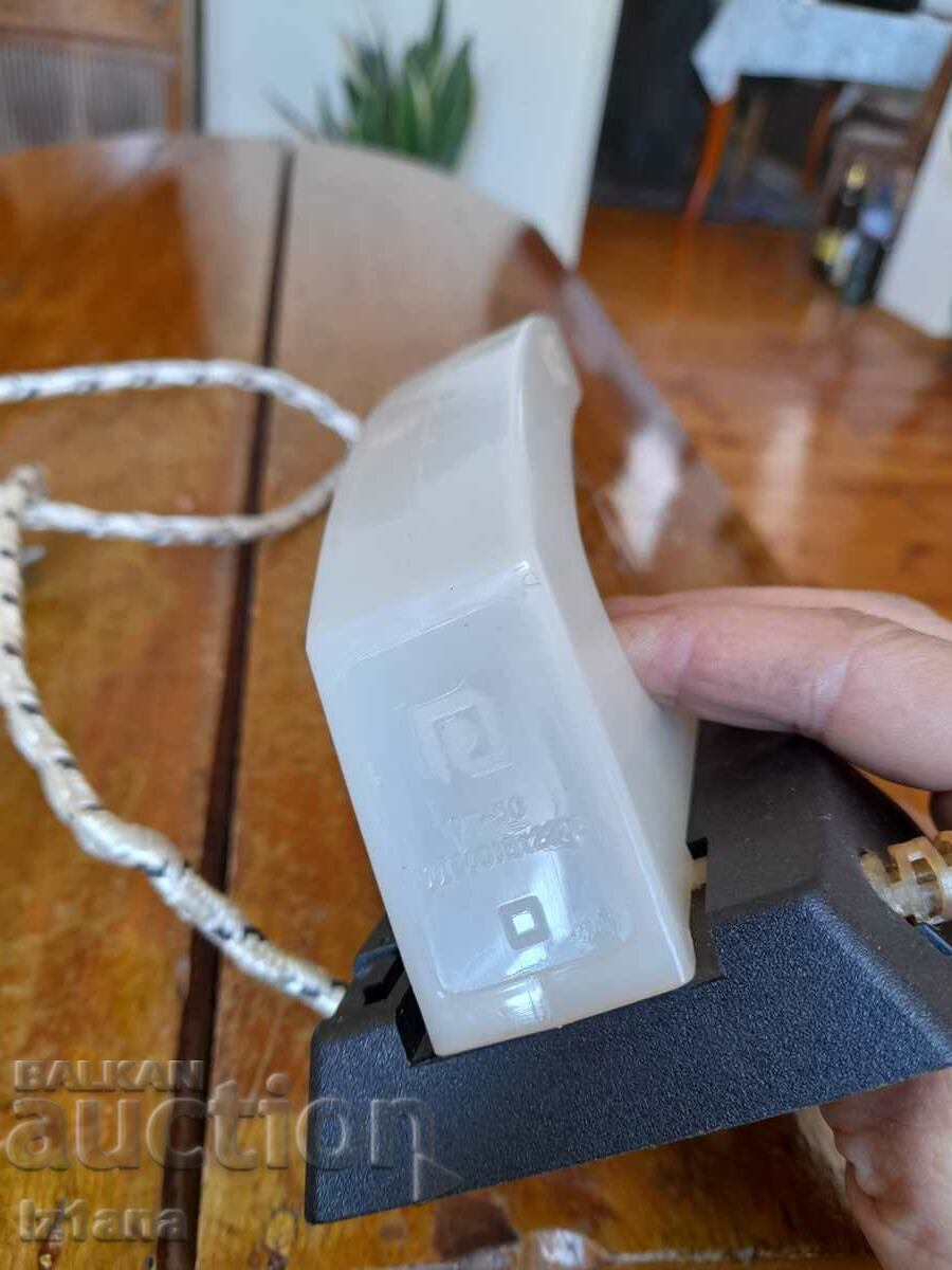 Auction Old electric iron Auction Old electric iron