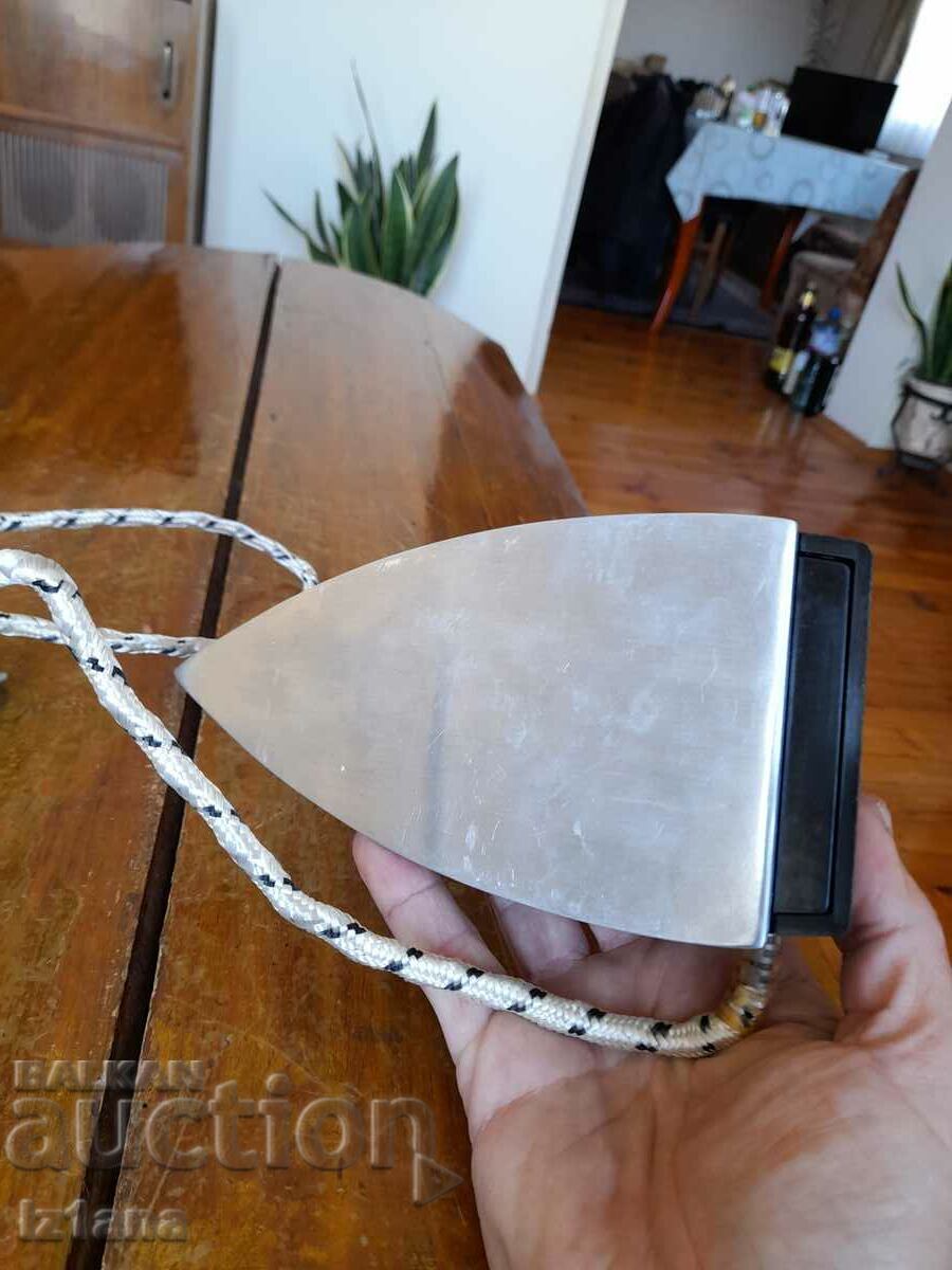 Delivery of Old electric iron Delivery of Old electric iron