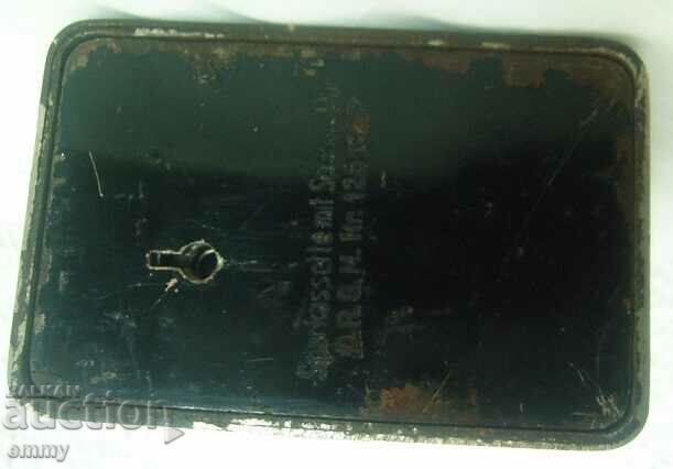 Παράδοση Παλιός κουμπαράς με ξυπνητήρι, Γερμανία 1930-40. Παράδοση Παλιός κουμπαράς με ξυπνητήρι, Γερμανία 1930-40.