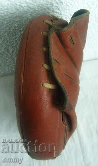 Δημοπρασία Παλιό δερμάτινο γάντι του μποξ για προπόνηση, αριστερό χέρι Δημοπρασία Παλιό δερμάτινο γάντι του μποξ για προπόνηση, αριστερό χέρι