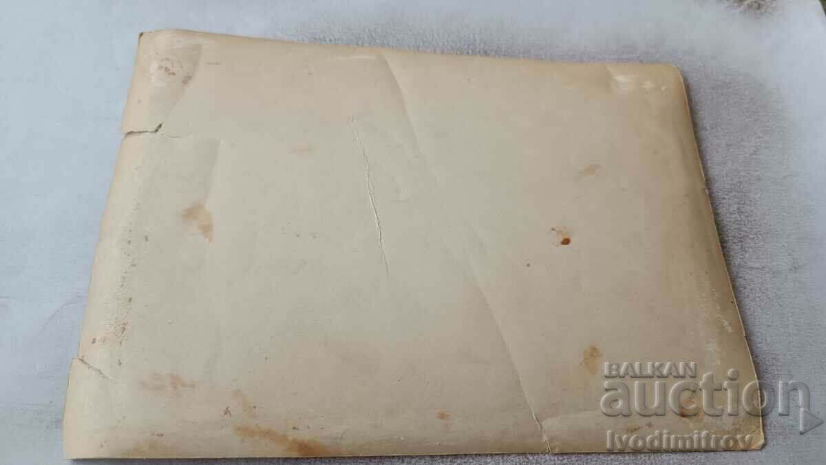 Снимка Мъже жени и деца с цена 0.75 лв. | € 0.38 Снимка Мъже жени и деца с цена 0.75 лв. | € 0.38