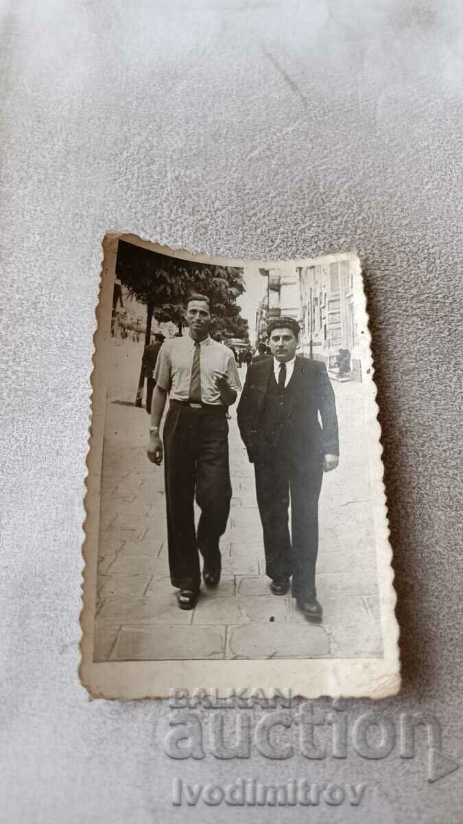 Photo Sofia Two young men on a walk