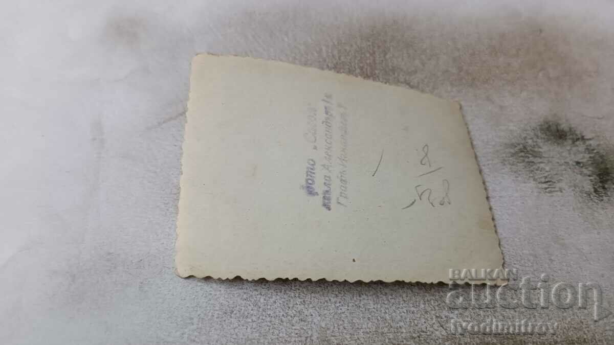 Снимка София Две млади жени на разходка с цена € 1.25 | 2.44 лв.