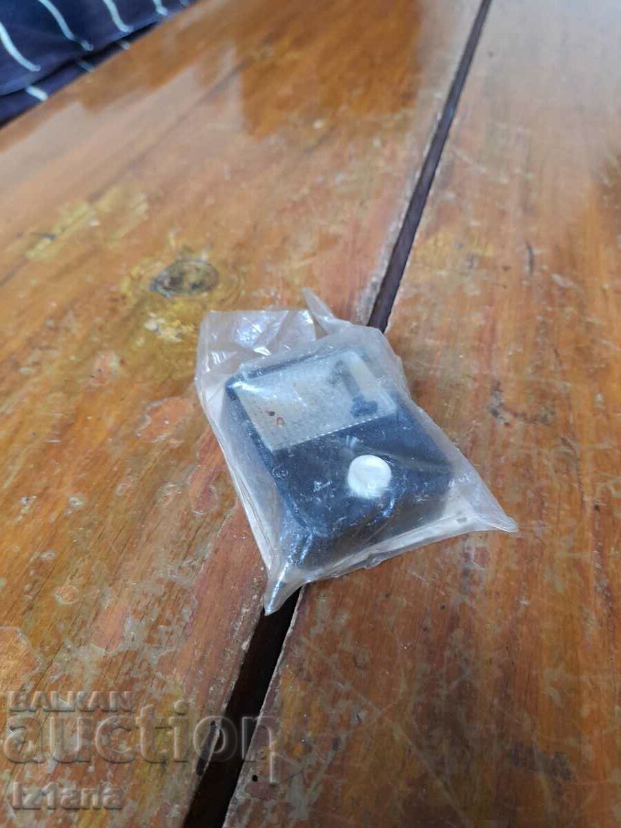 Vechiul buton de sonerie Vechiul buton de sonerie