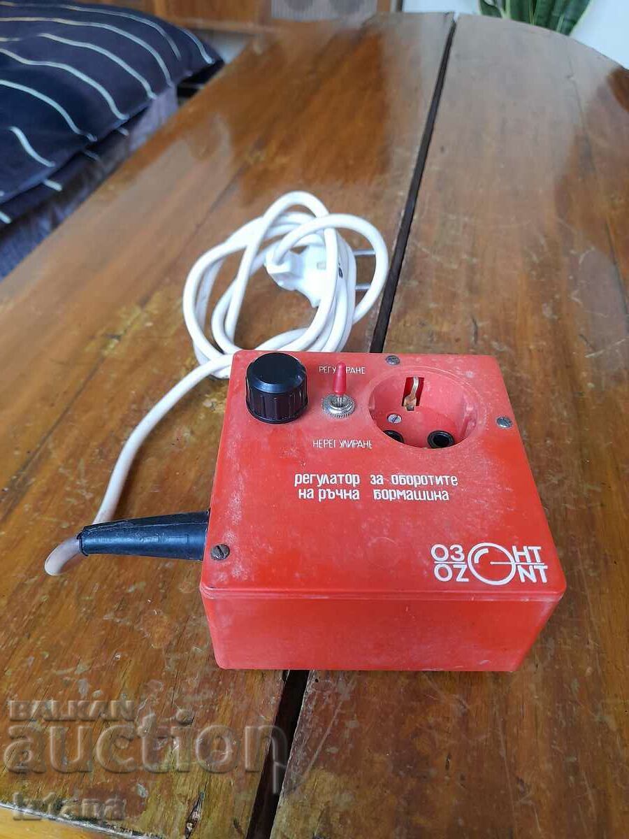 Vechiul regulator de viteză pe un burghiu manual