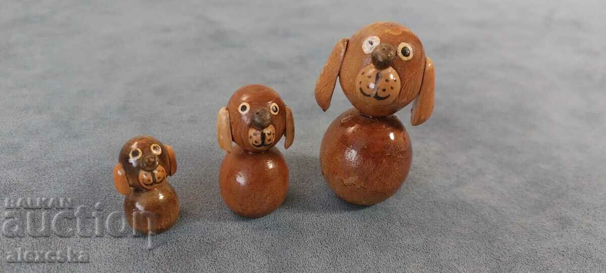 Câini sociali din lemn
