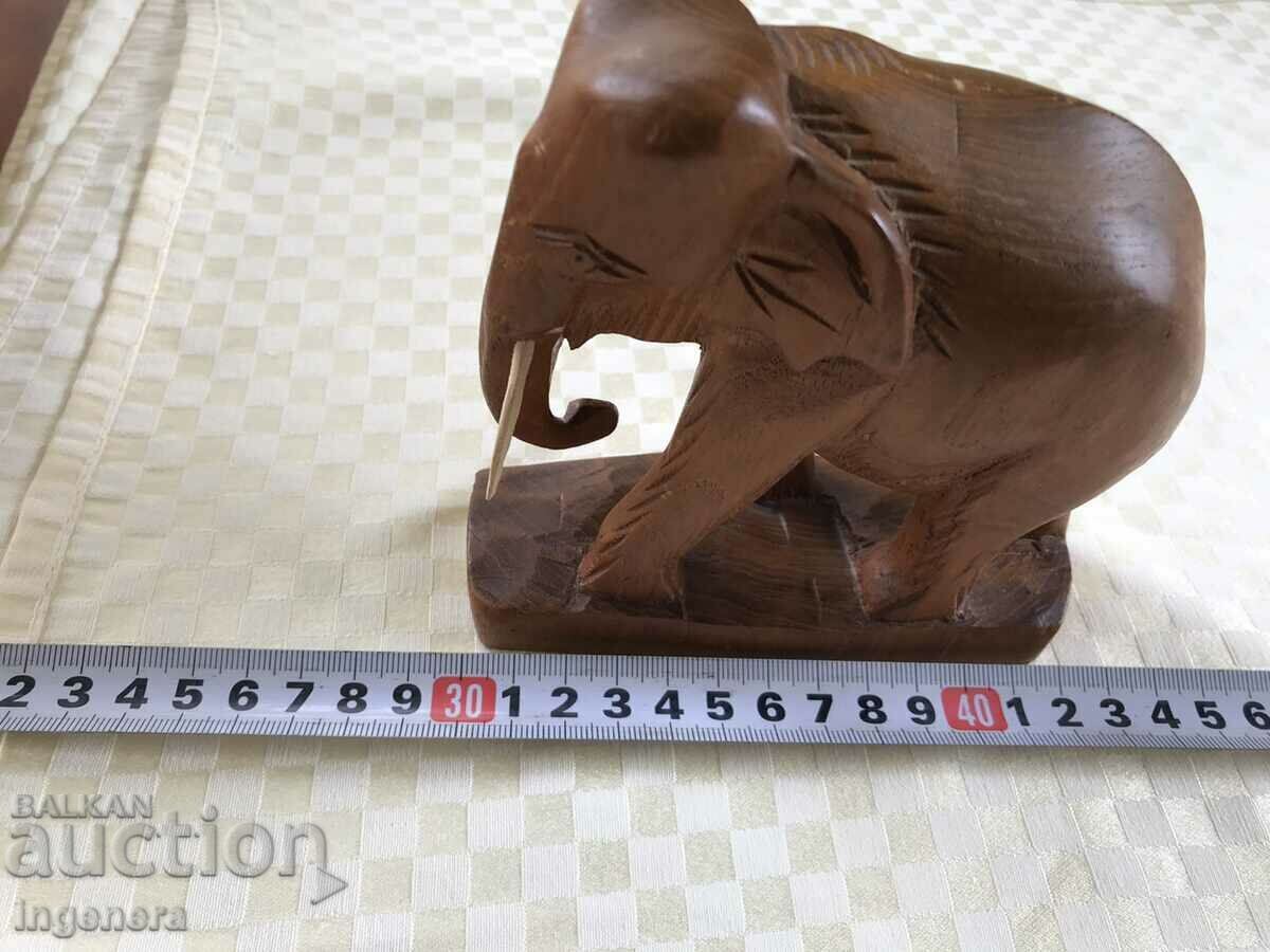 FIGURE CARVING FROM A WHOLE PIECE OF WOOD EBONY PLASTIC STATUETTE - 5 FIGURE CARVING FROM A WHOLE PIECE OF WOOD EBONY PLASTIC STATUETTE - 5