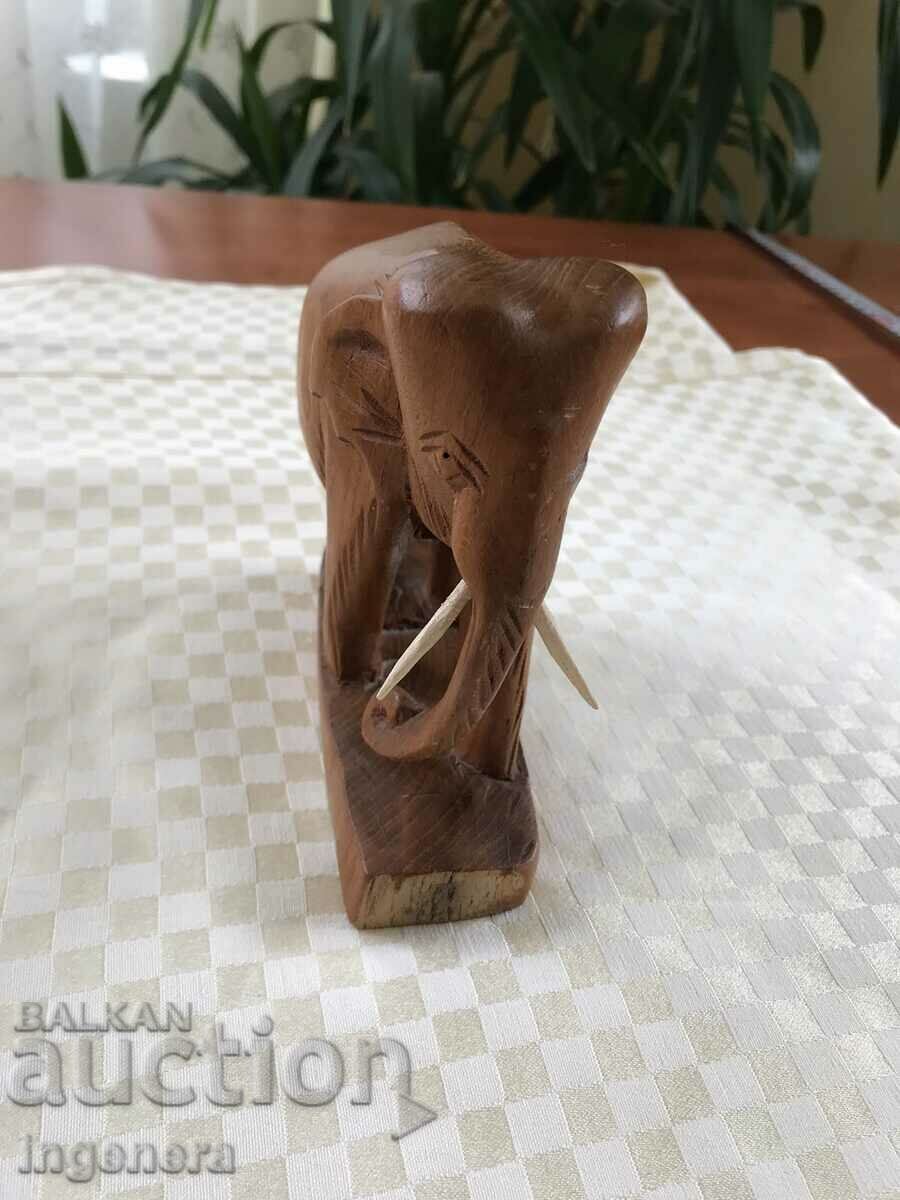 FIGURE CARVING FROM A WHOLE PIECE OF WOOD EBONY PLASTIC STATUETTE - 6 FIGURE CARVING FROM A WHOLE PIECE OF WOOD EBONY PLASTIC STATUETTE - 6