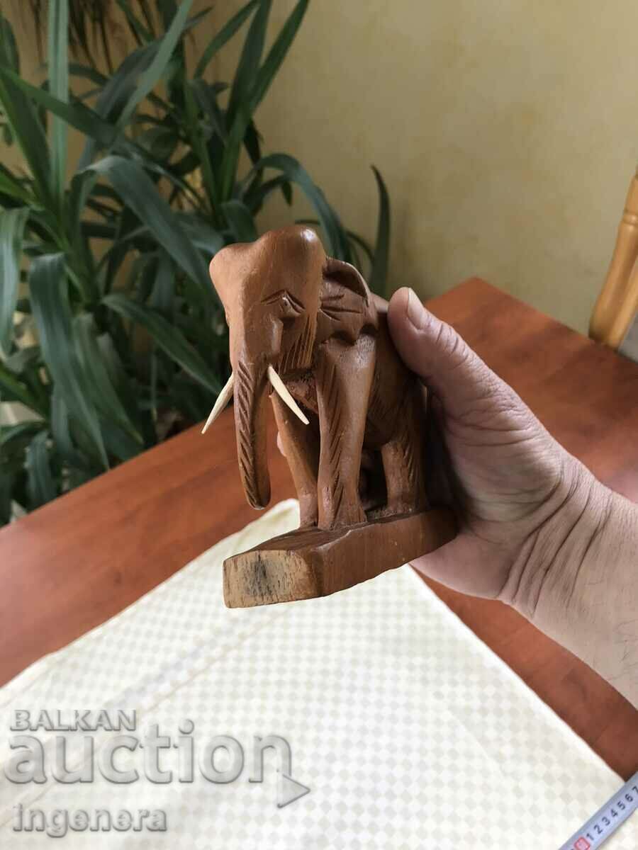 FIGURE CARVING FROM A WHOLE PIECE OF WOOD EBONY PLASTIC STATUETTE