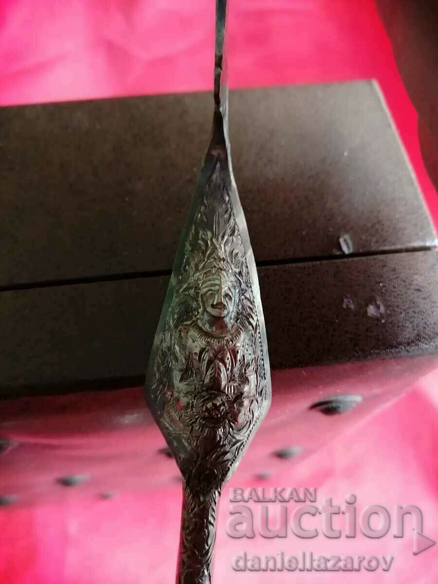 Стари Тайландски Церемониални Посребрени Прибори, Черпак с цена 130.00 лв. | € 66.47 Стари Тайландски Церемониални Посребрени Прибори, Черпак с цена 130.00 лв. | € 66.47