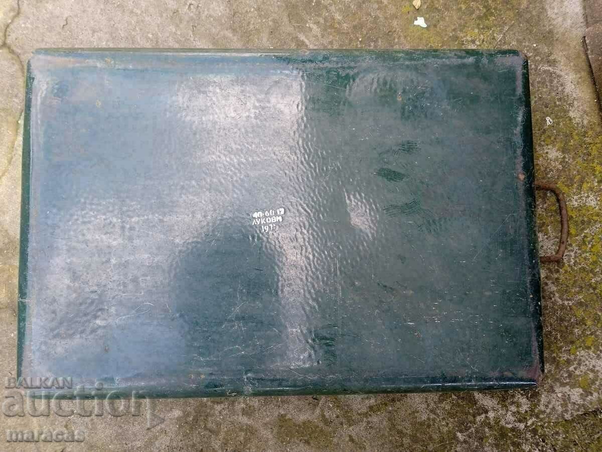 Стара емайлирана тава с цена 29.00 лв. | € 14.83 Стара емайлирана тава с цена 29.00 лв. | € 14.83