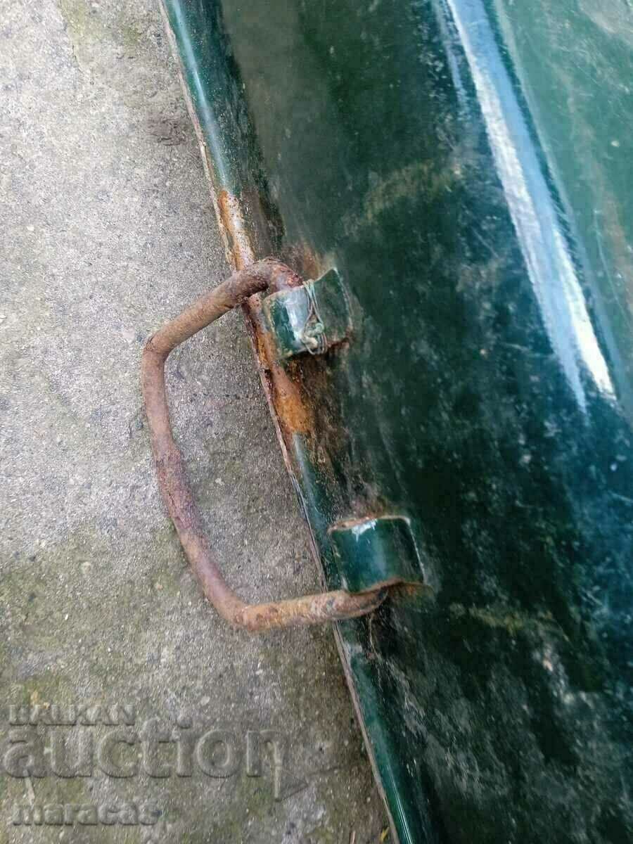 Livrarea Veche tavă emailată Livrarea Veche tavă emailată