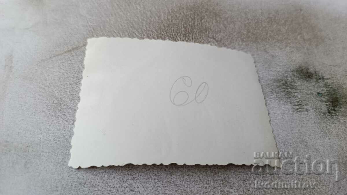 Снимка Млада жена на брега на морето с цена 1.65 лв. | € 0.84 Снимка Млада жена на брега на морето с цена 1.65 лв. | € 0.84