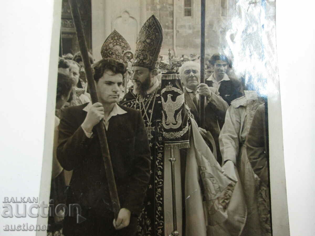 АРМЕНСКИ ПОП СВЕЩЕНИК, СЛУЖБА 1959 с цена 20.00 лв. | € 10.23 АРМЕНСКИ ПОП СВЕЩЕНИК, СЛУЖБА 1959 с цена 20.00 лв. | € 10.23