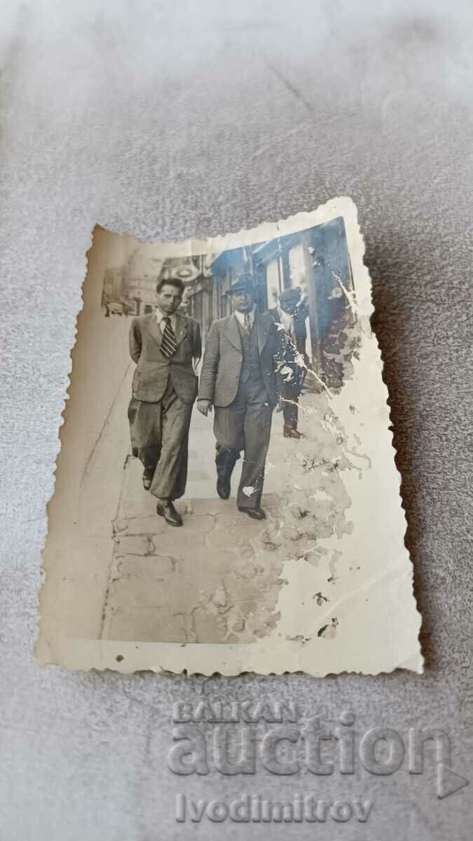 Φωτογραφία Σόφια Δύο άντρες σε έναν περίπατο