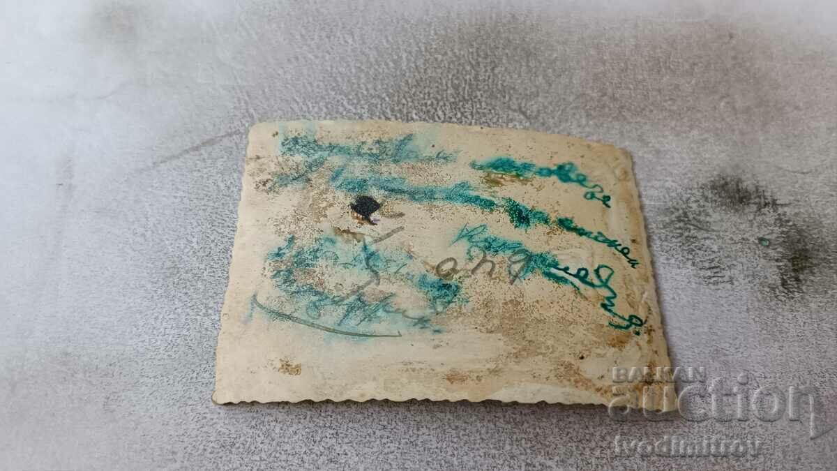 Снимка София Мъж и жена на разходка с цена 2.35 лв. | € 1.20 Снимка София Мъж и жена на разходка с цена 2.35 лв. | € 1.20