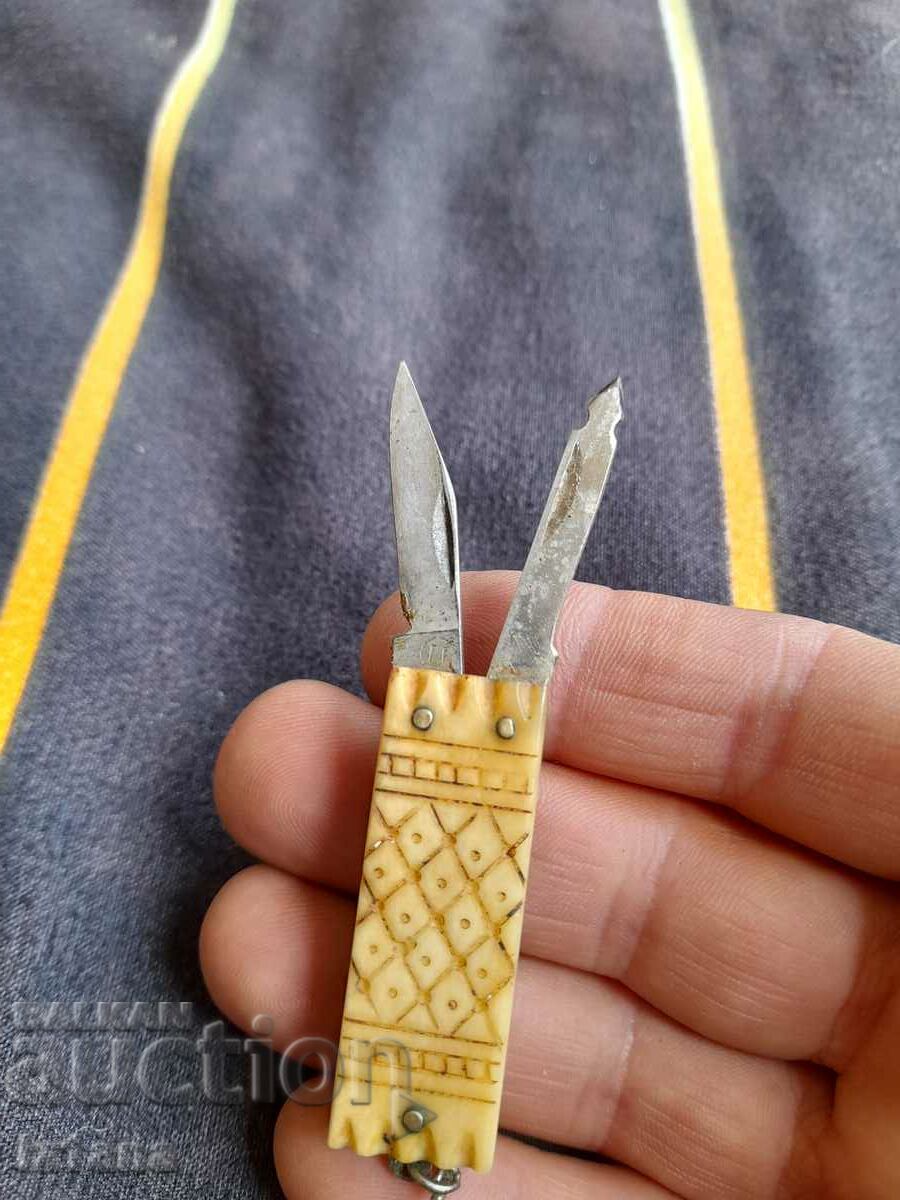 Delivery of Old pocket knife, knife, knife